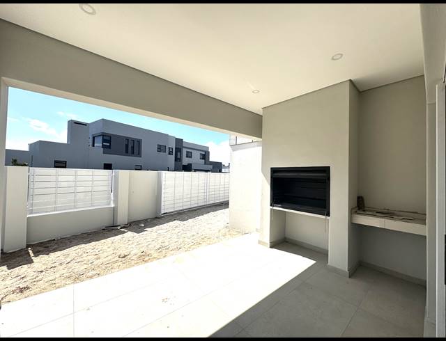4 BEDROOM FREESTANDING FOR SALE IN SANDOWN